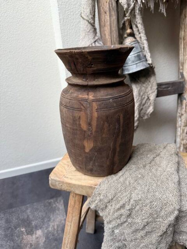 2002, Luksa prachtige nepalse kruik 27cm hoog, diameter 16cm