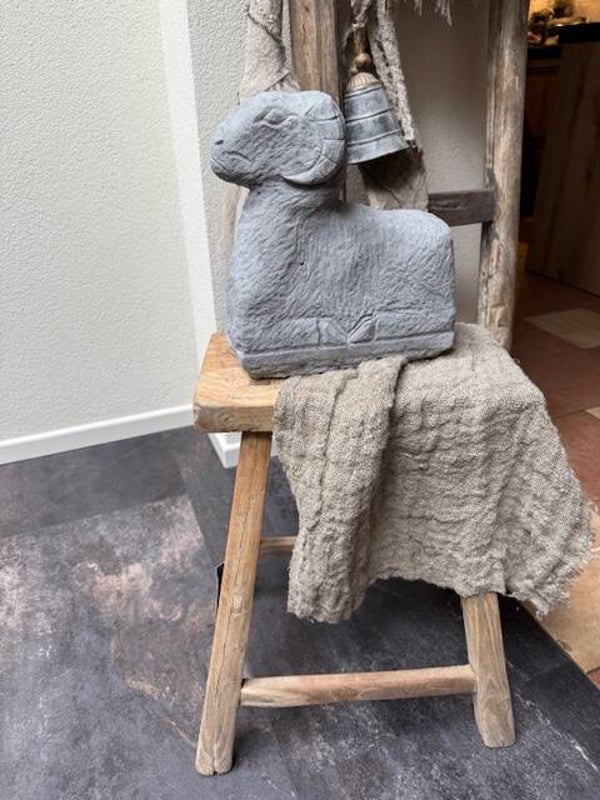 2027, Betonnen, hele zware ram, 24 cm lengte, 27cm hoog
