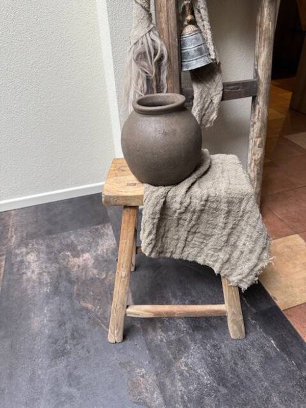 2029, Stenen bruine ronde pot/ vaas, 18 hoog, diameter 18cm