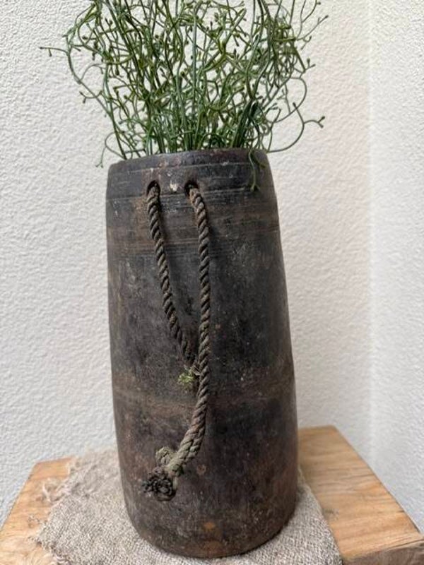 3008, Houten oude nepalse vaas, 29 cm hoog, diameter 15