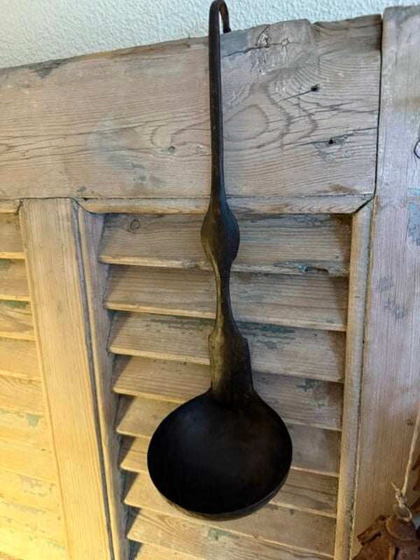 3018, Metalen hang lepel, zwart roestig, 30cm