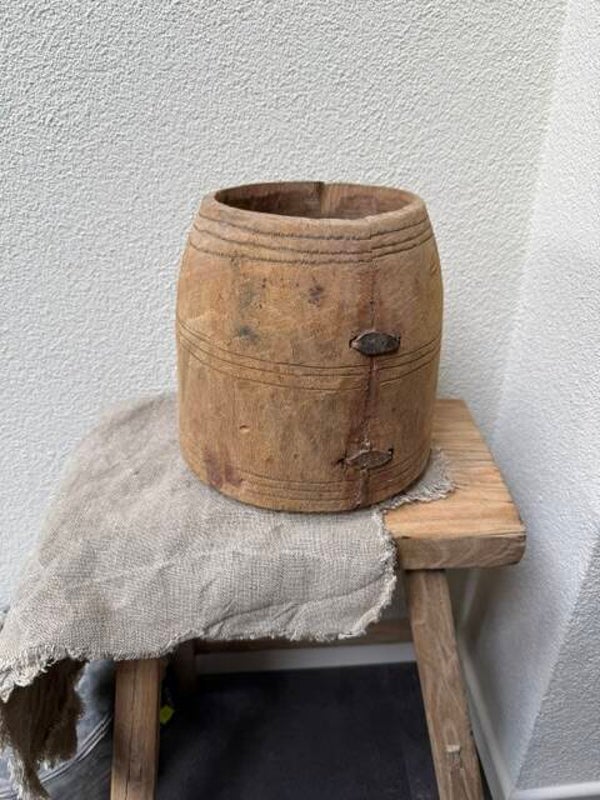 3019, Houten Nepalse Pot, met metalen beslag, 20cm hoog, 21cm diameter