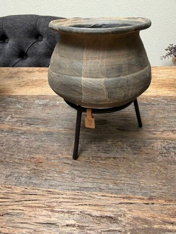 3032, Tuimel potje , grijs beige kleur, 10cm hoog en 14,5cm diameter, potterie
