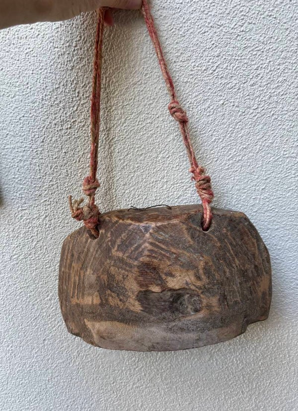 3075, Prachtige grote houten bel, 23x 14cm