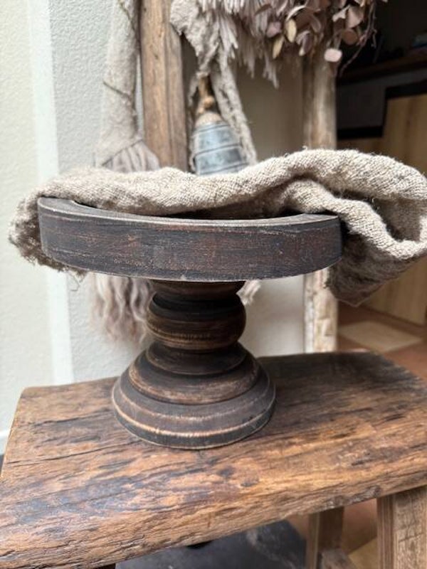 1025, Rond houten plateau op voet