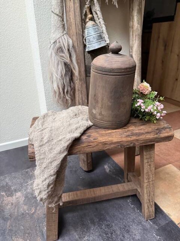 1026, Hoge houten pot met deksel 26cm hoog