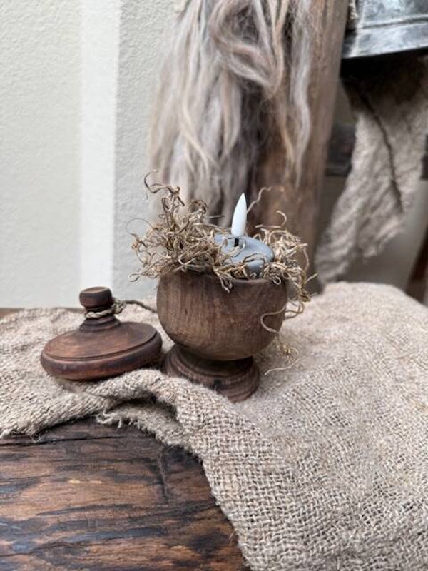 1035, Landelijk houten potje met deksel