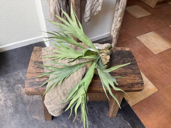 1058, Kunst hertshoorn 45cm lengte