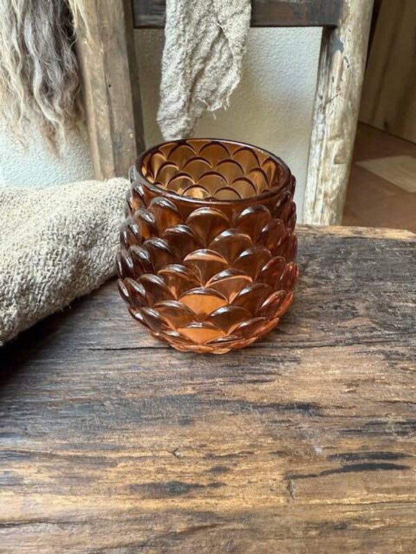 1055, Countryfield waxine lichtjes houder , glas schulp bruin, middel 8cm diameter.