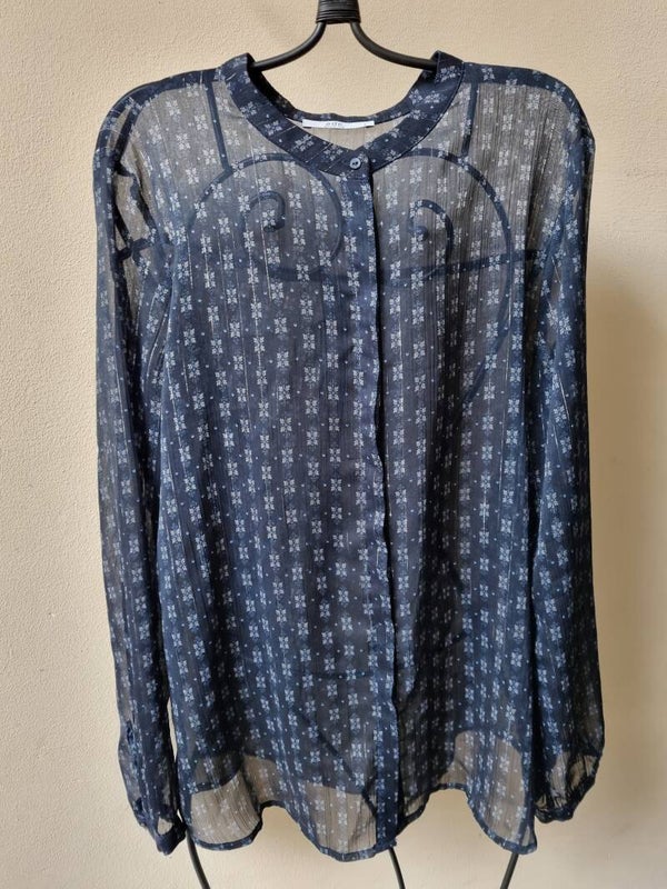 chemise bleue légère, transparente, L