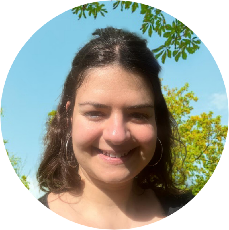 Portrait de Mathilde Salinas, jeune entrepreneure et future maman, engagée pour l’inclusion, la bienveillance et la prévention des violences familiales.