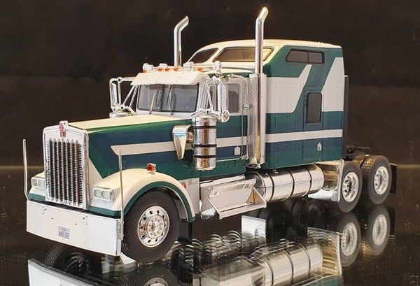 Kenworth W 900 big sleeper (1)