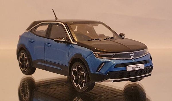Opel Mokka E (blauw)