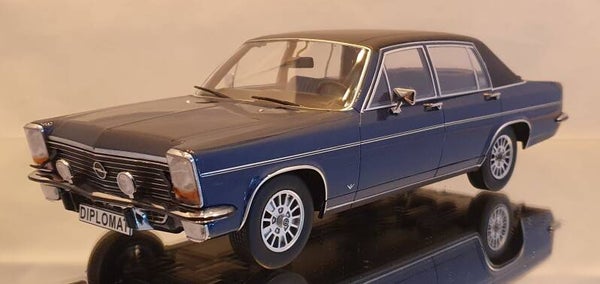 Opel Diplomat B Blauw / Zwart (MCG)