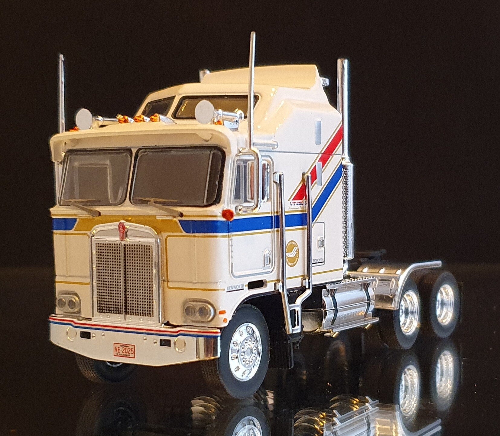 Kenworth K 100 Aerodyne (IXO