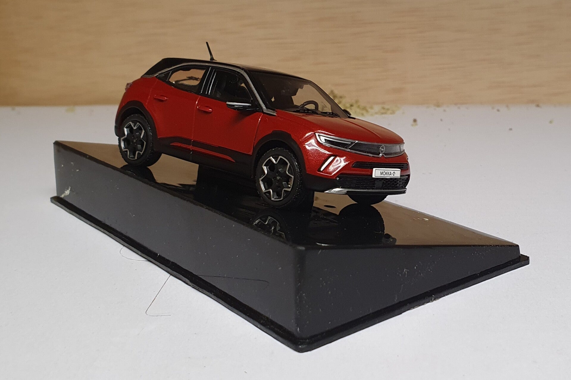 Opel Mokka E (rood)