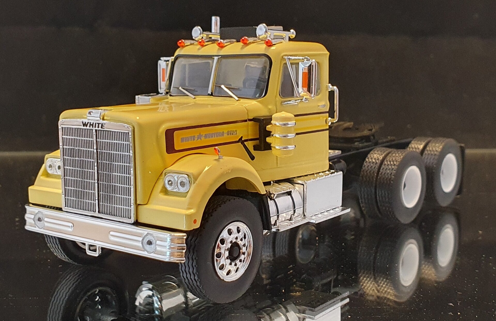 White - Western Star 4864