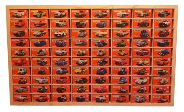 Bord met 80 Matchbox doosjes.