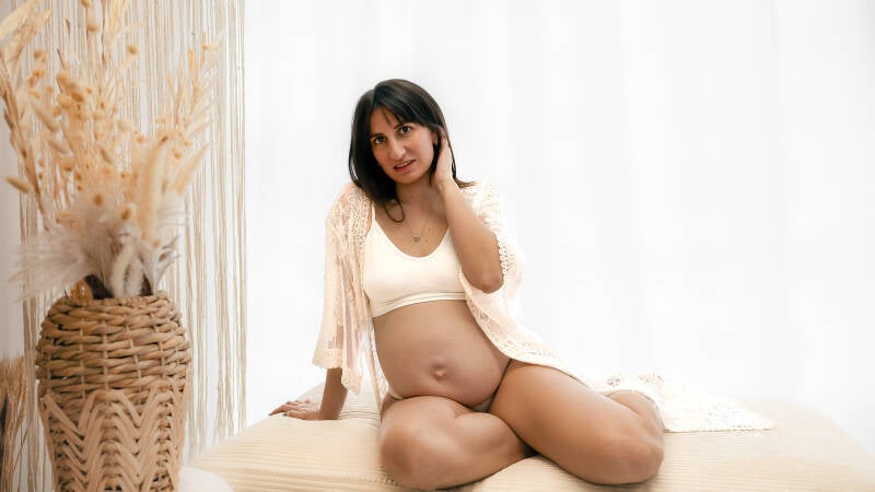 grossesse-studio-bohème-lumière naturelle-mes photo-haute-savoie-genève