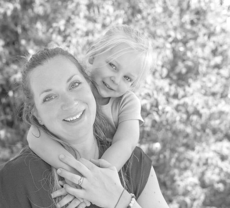 Enfant-Famille-extérieur-domicile-studio-Haute-Savoie-Genève-Annecy-Photographe professionnelle-portrait-Mrs Photo