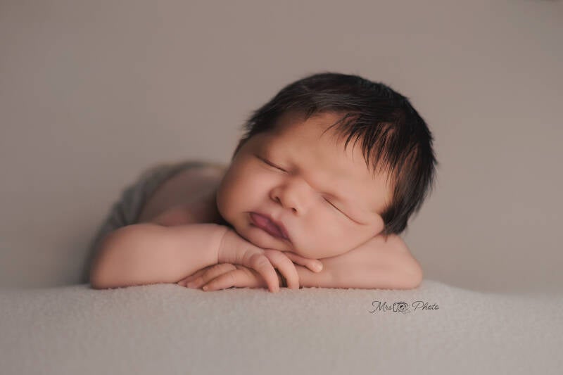 Shooting photo nouveau-né,naissance bébé-mrs photo-photographe Haute-Savoie