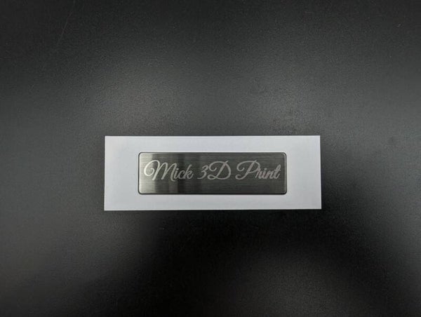 Gravures sur plaques noires brossées / Engravings on brushed black plates
