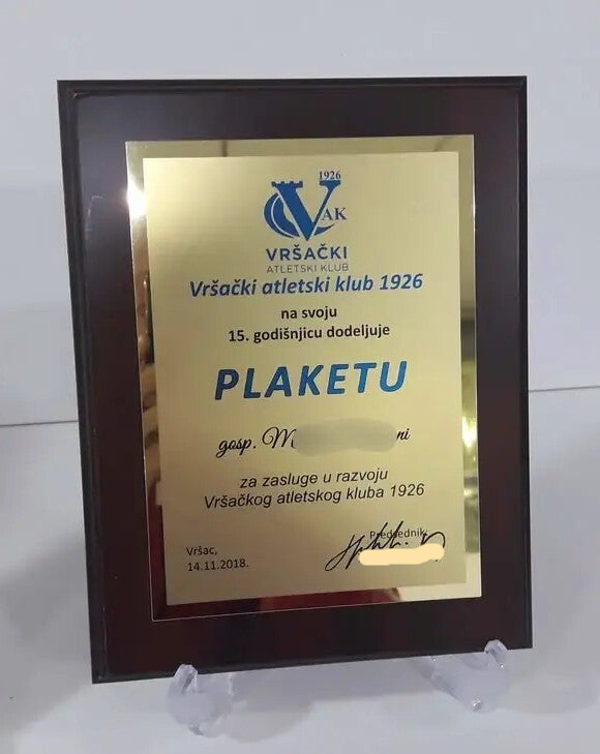 Plaketa sa štampom u boji