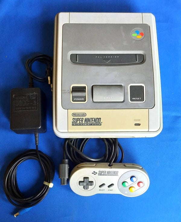 Originele Super Nintendo (SNES) Console Set (Licht Verkleurd)