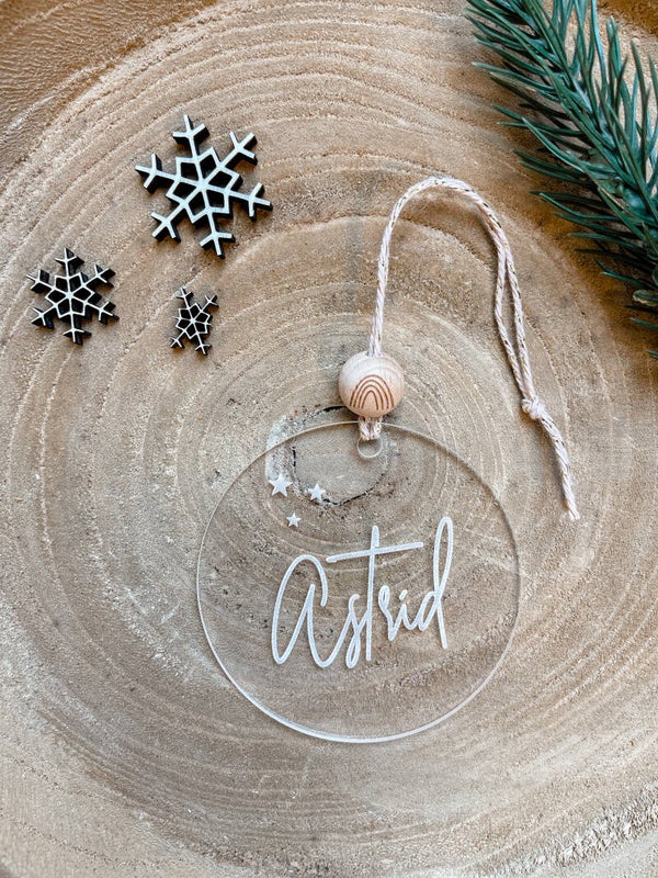 Gepersonaliseerde 'sterretjes' kerstbal in plexiglas Astrid
