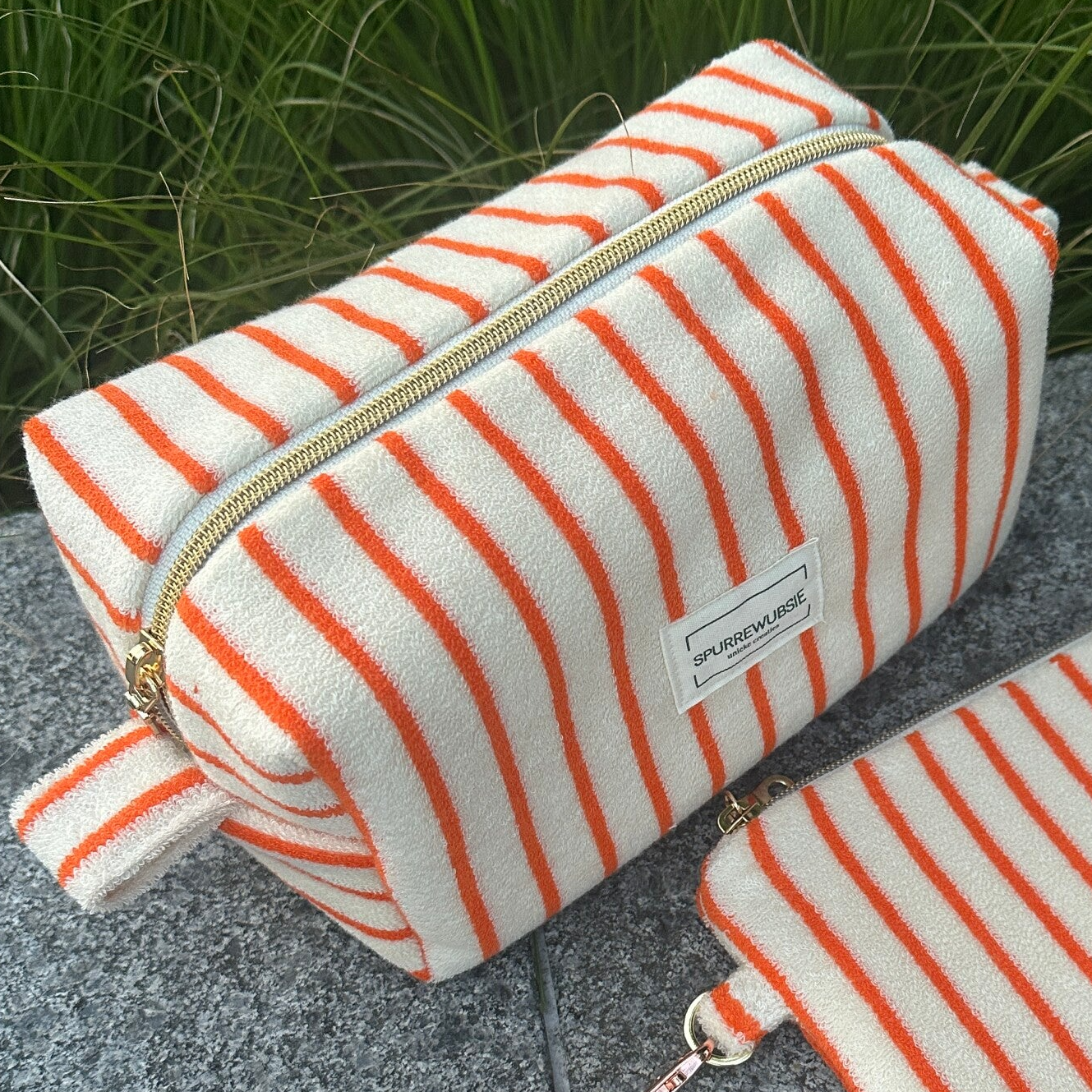 Billie travel pouch PRE-ORDER * Oranje gestreepte badstof *