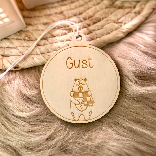 Gepersonaliseerde houten kerstbal - beer - 'Gust'