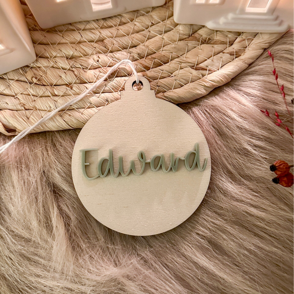 Gepersonaliseerde houten kerstbal - groen acrylaat - 'Edward'