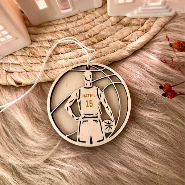 Gepersonaliseerde houten kerstbal - basket - 'Mathis'