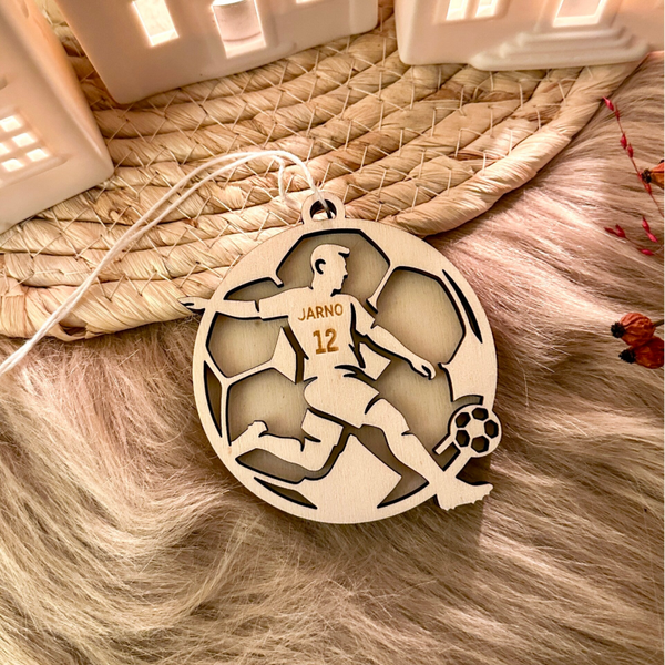 Gepersonaliseerde houten kerstbal - voetbal - 'Jarno'