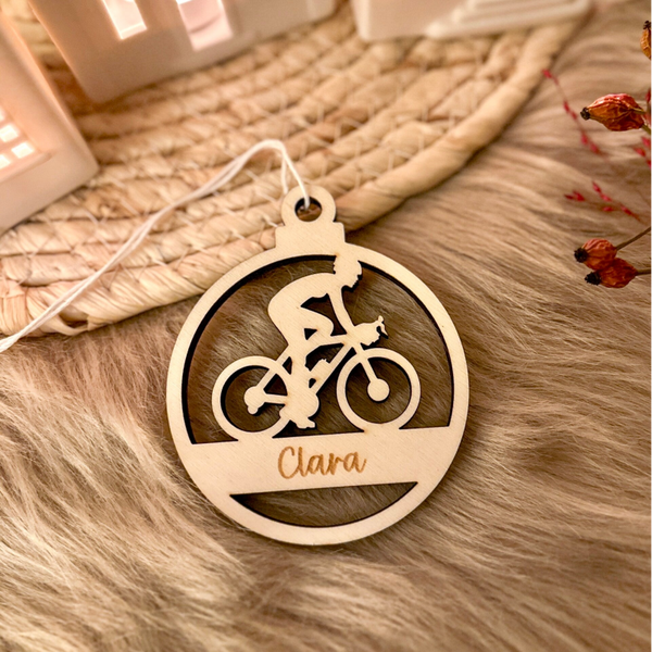 Gepersonaliseerde houten kerstbal - fietsster - 'Clara'