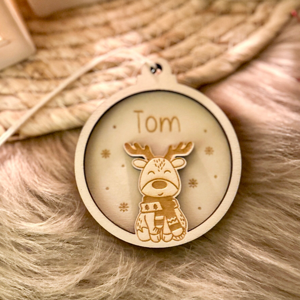 Gepersonaliseerde houten kerstbal - rendier - 'Tom'