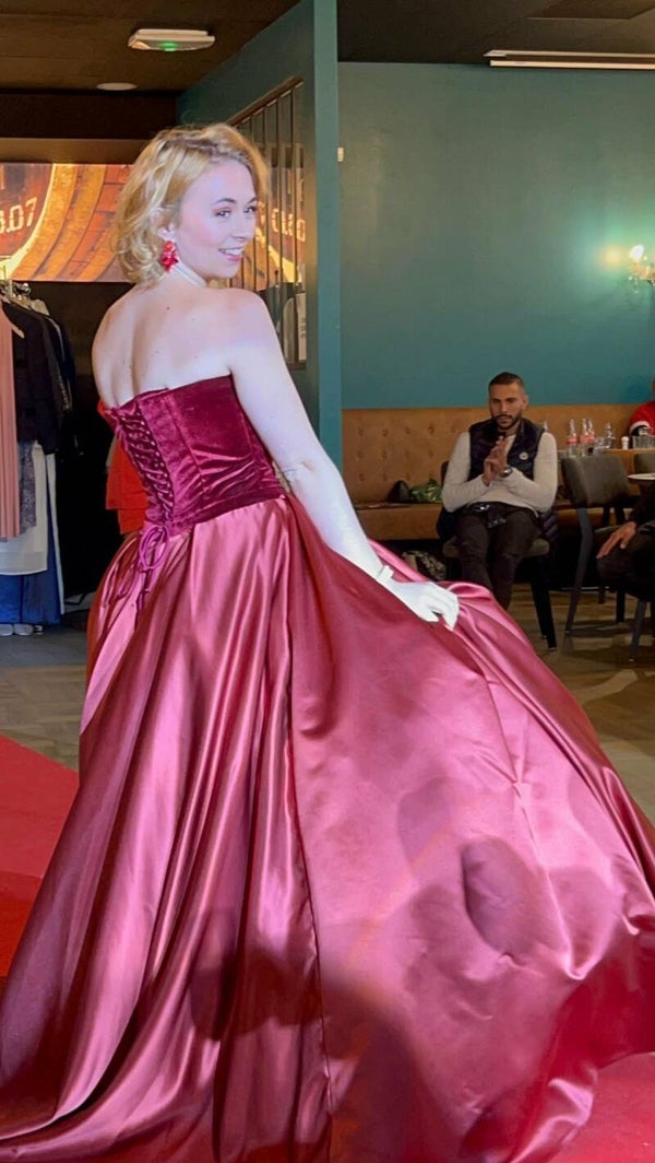 Electra (Robe modifiée pouvant aller de la taille 44 à 58)
