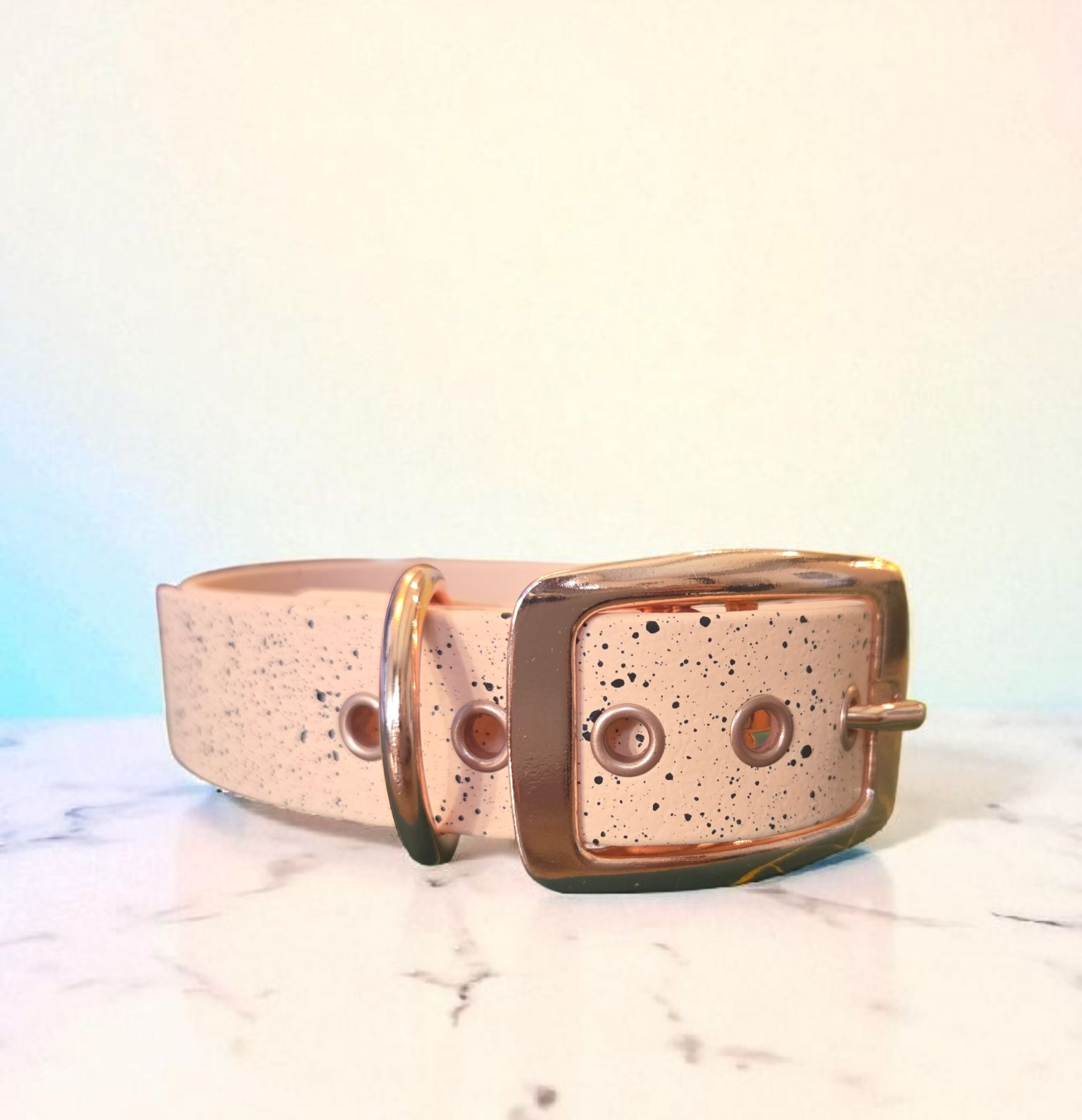 Collier or rose paint noir