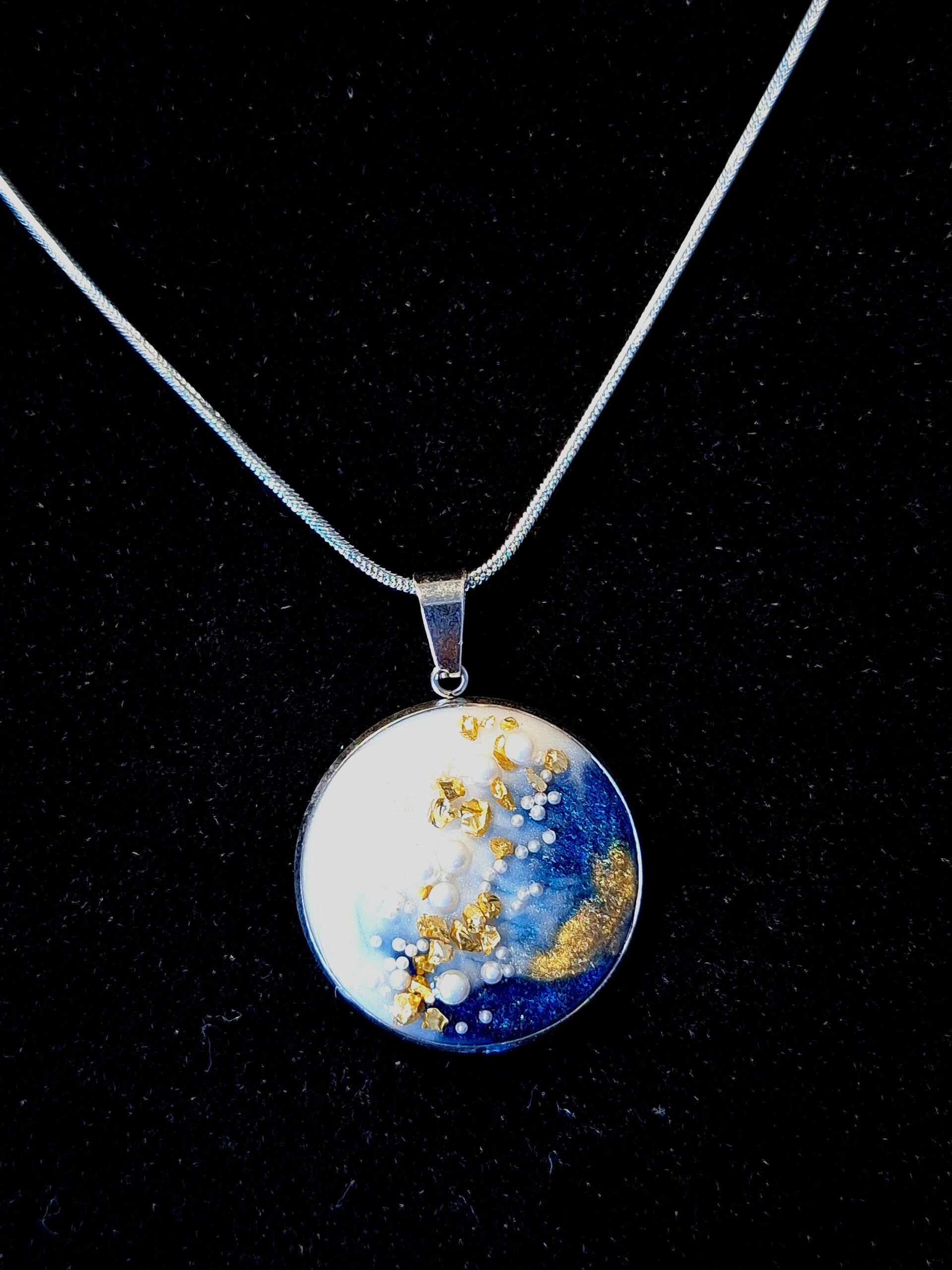 Hanger Blue Gold White