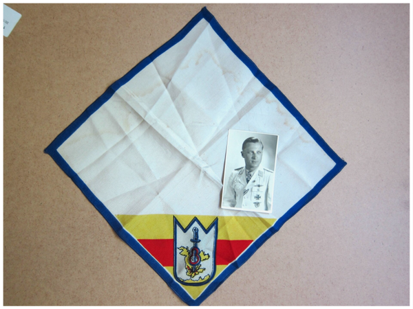 WW2 Luftwaffe Unit Handkerchief for 8th squadron of Kampfgeschwader 2  / 2WK Taschentuch 8./KG2 + Kurt Lasse Widmung Foto (aus Nachlass ?)