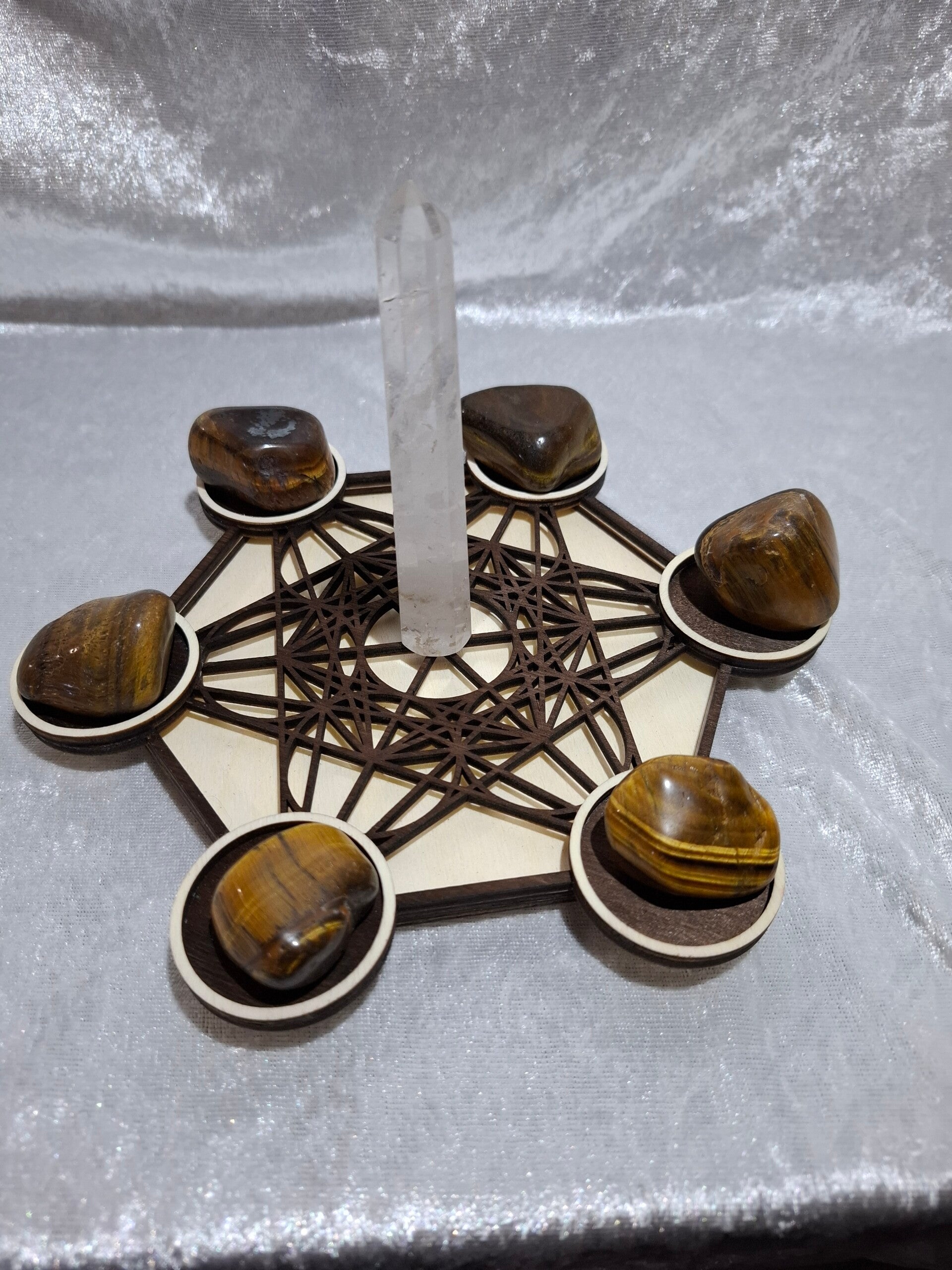 Support grand modèle Métatron oeil de tigre et cristal de roche bois clair