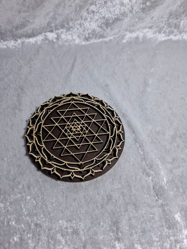 Support en bois sri yantra en bois
