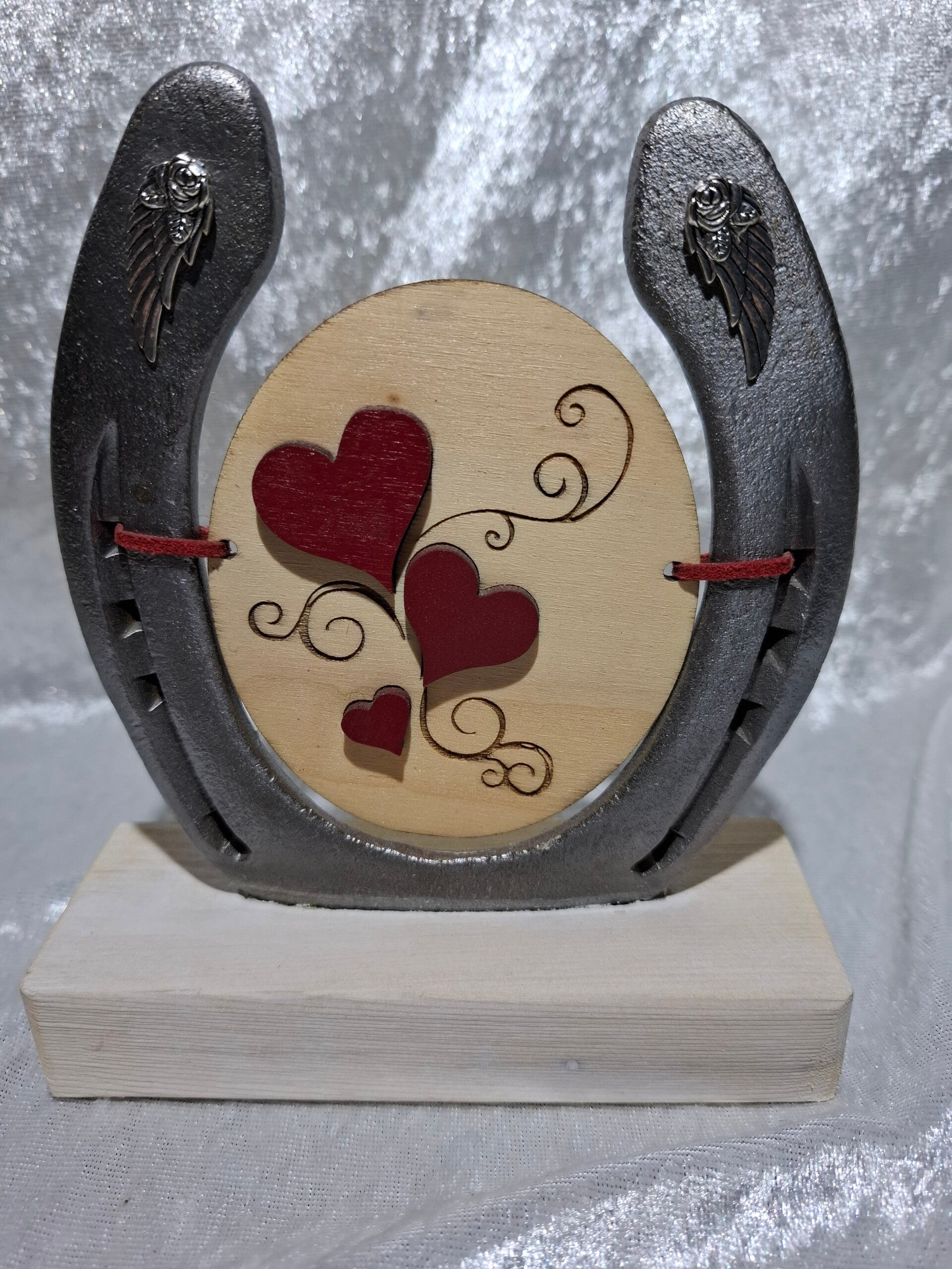 Fer sur socle arabesque coeur
