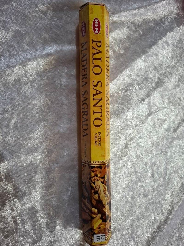 Boite d'encens en bâtonnets palo santo Hem