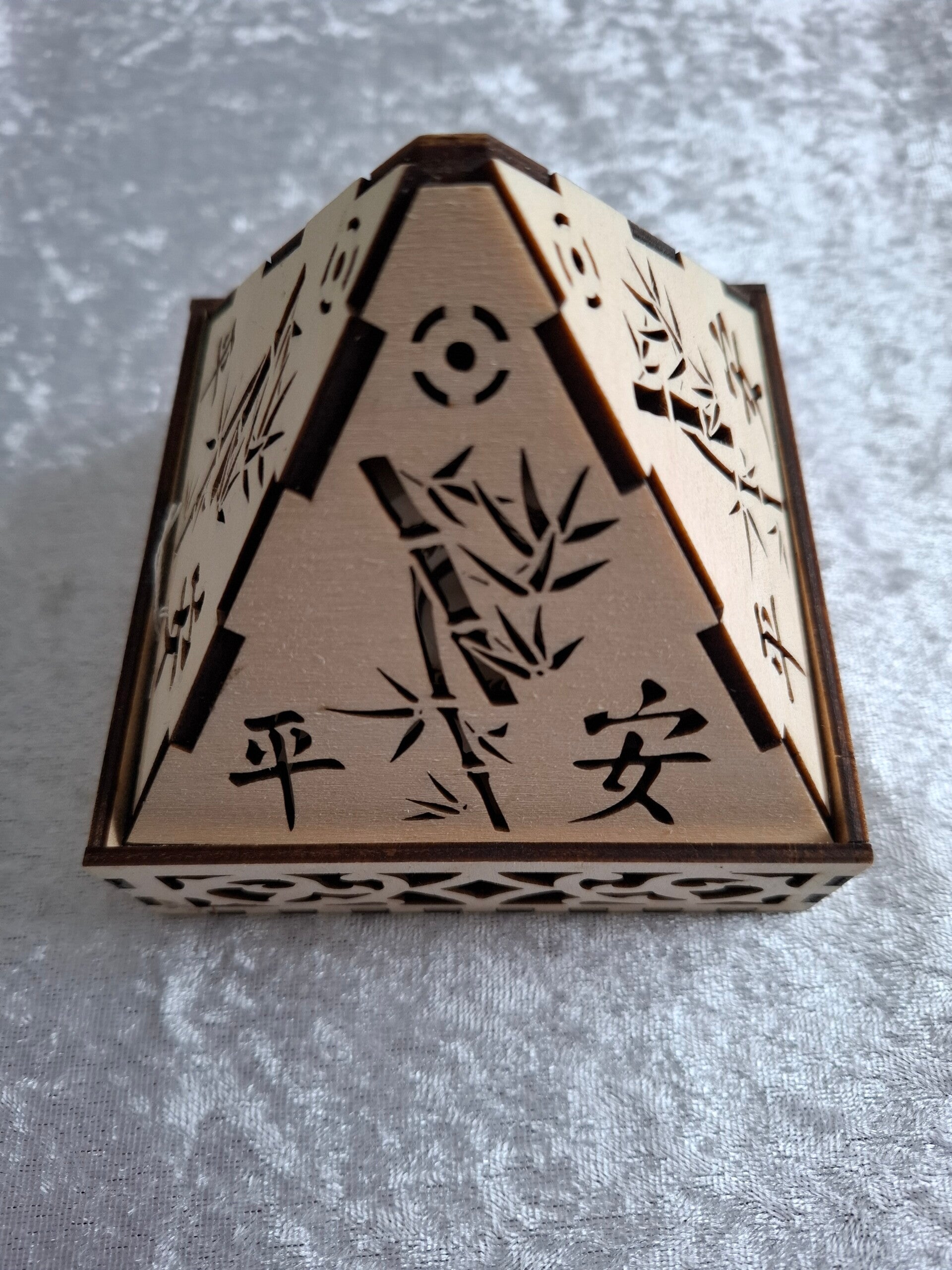 Porte encens pyramide