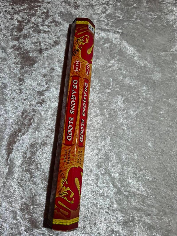 Boite d'encens en bâtonnets sang de dragon HEM
