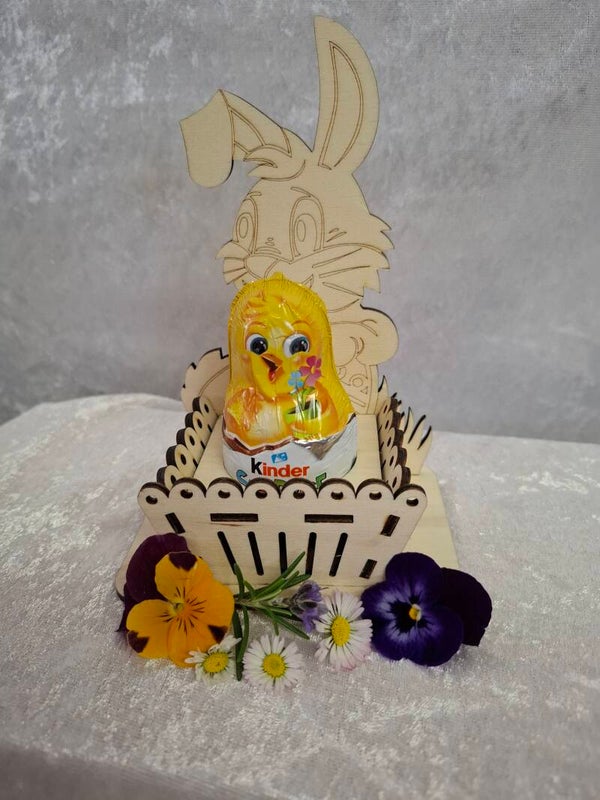 Lapin et son oeuf de Pâques