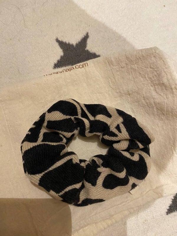 cream 'n black