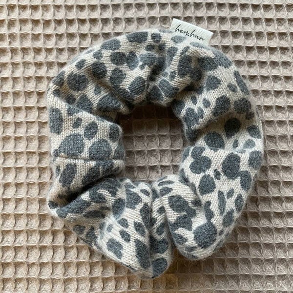 Kaschmir-Scrunchie Dalmatiner