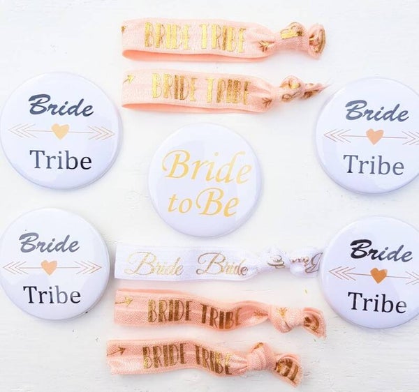 10 delige set met 5 buttons en 5 armbanden Bride Tribe wit en rose goud met goud